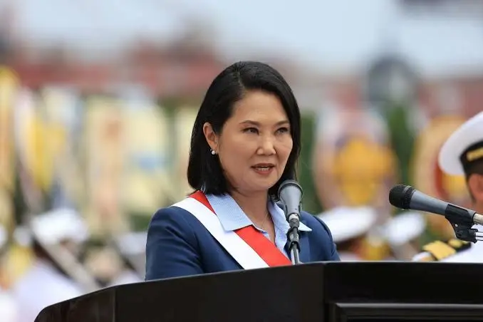 Keiko Fujimori anuncia expulsiones y nuevas reglas de conducta en colegios