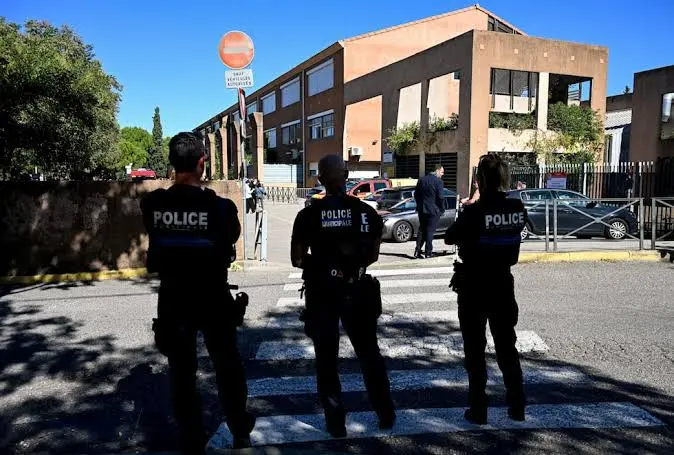 Francia: menor de 14 años dispara al director y a una profesora de su instituto