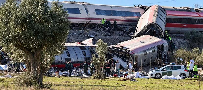España: choque de trenes en Toledo deja al menos 68 muertos
