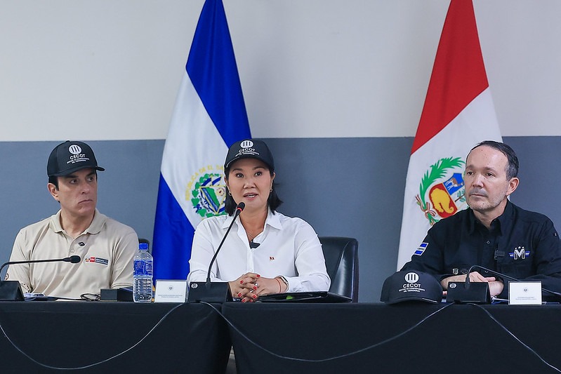 Keiko Fujimori visita el CECOT en El Salvador