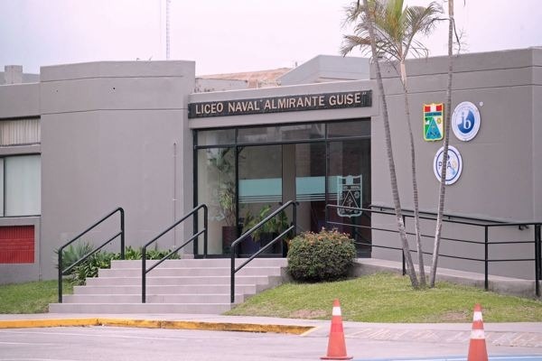 Denuncian presuntos tocamientos indebidos de docente en colegio Liceo Naval