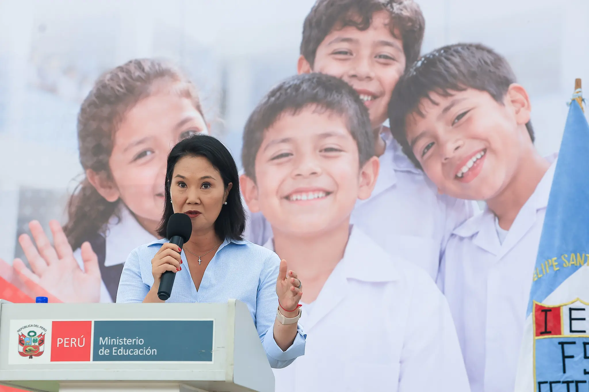 Gobierno impone mano dura al estilo Bukele en colegios
