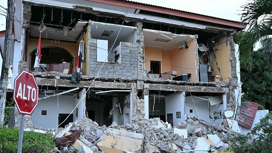 Terremoto de 7,7 sacude  Panamá y provoca daños  en edificios y carreteras
