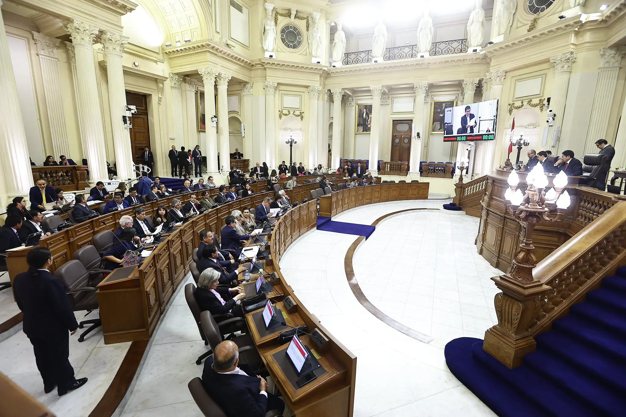 Se dispara rechazo contra el Congreso por poner trabas a gobierno de Keiko