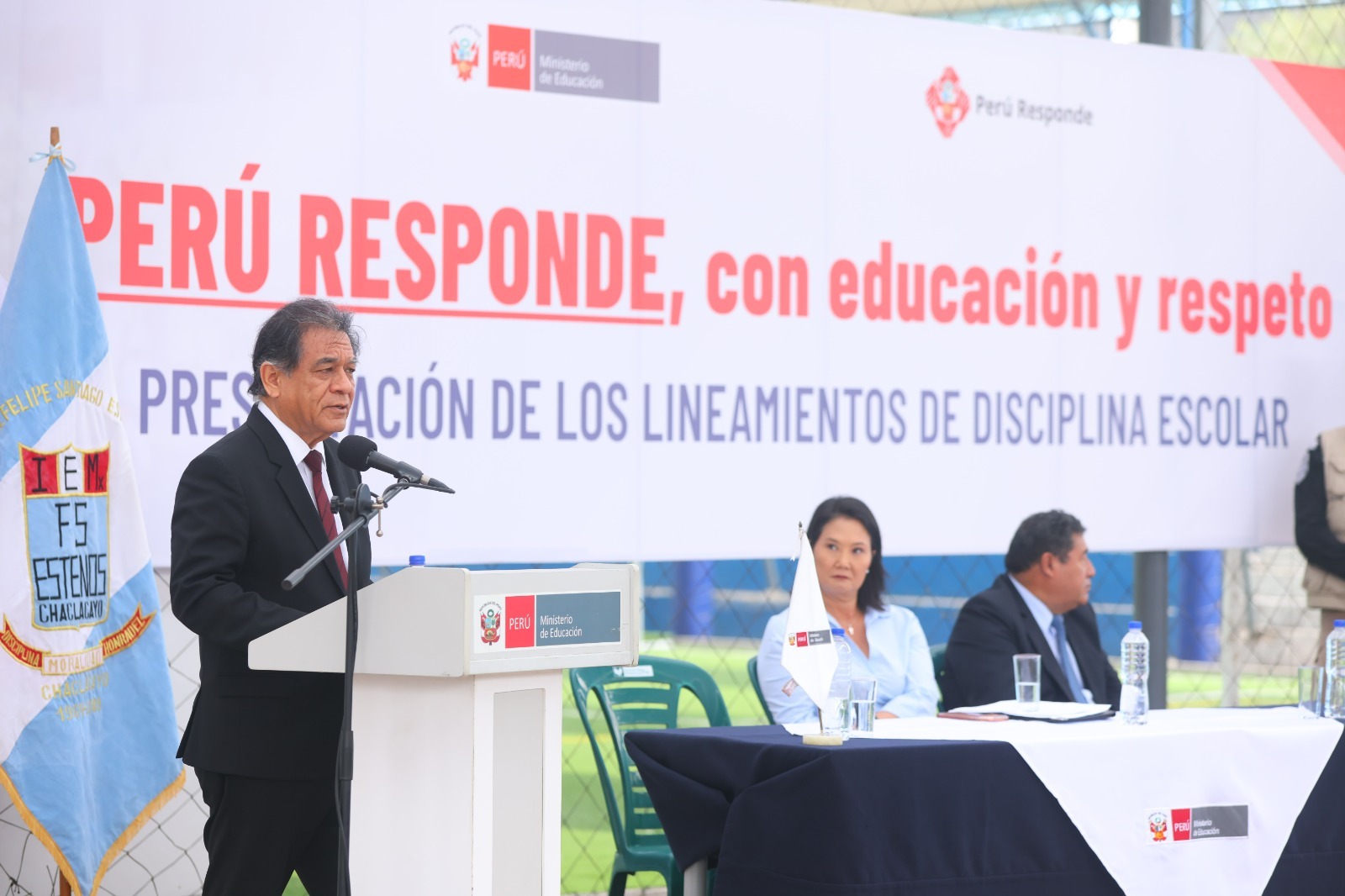 Ministro Chang: “expulsión de alumnos agresores es algo innegociable”