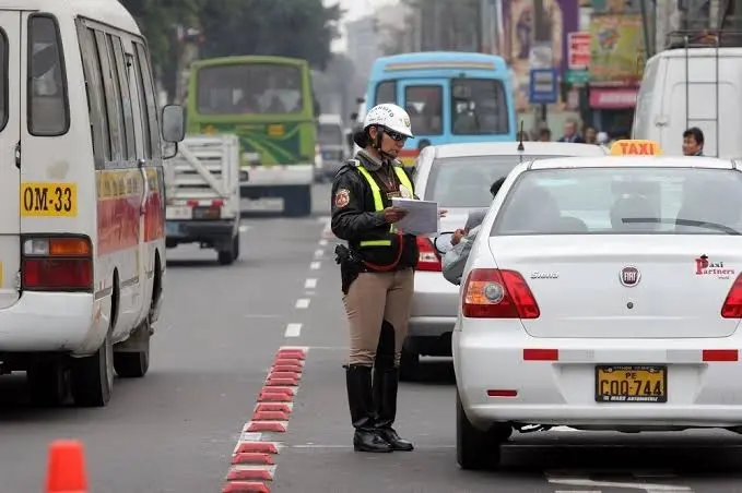 Multas de tránsito: conductores pueden pagar solo el 10% hasta noviembre