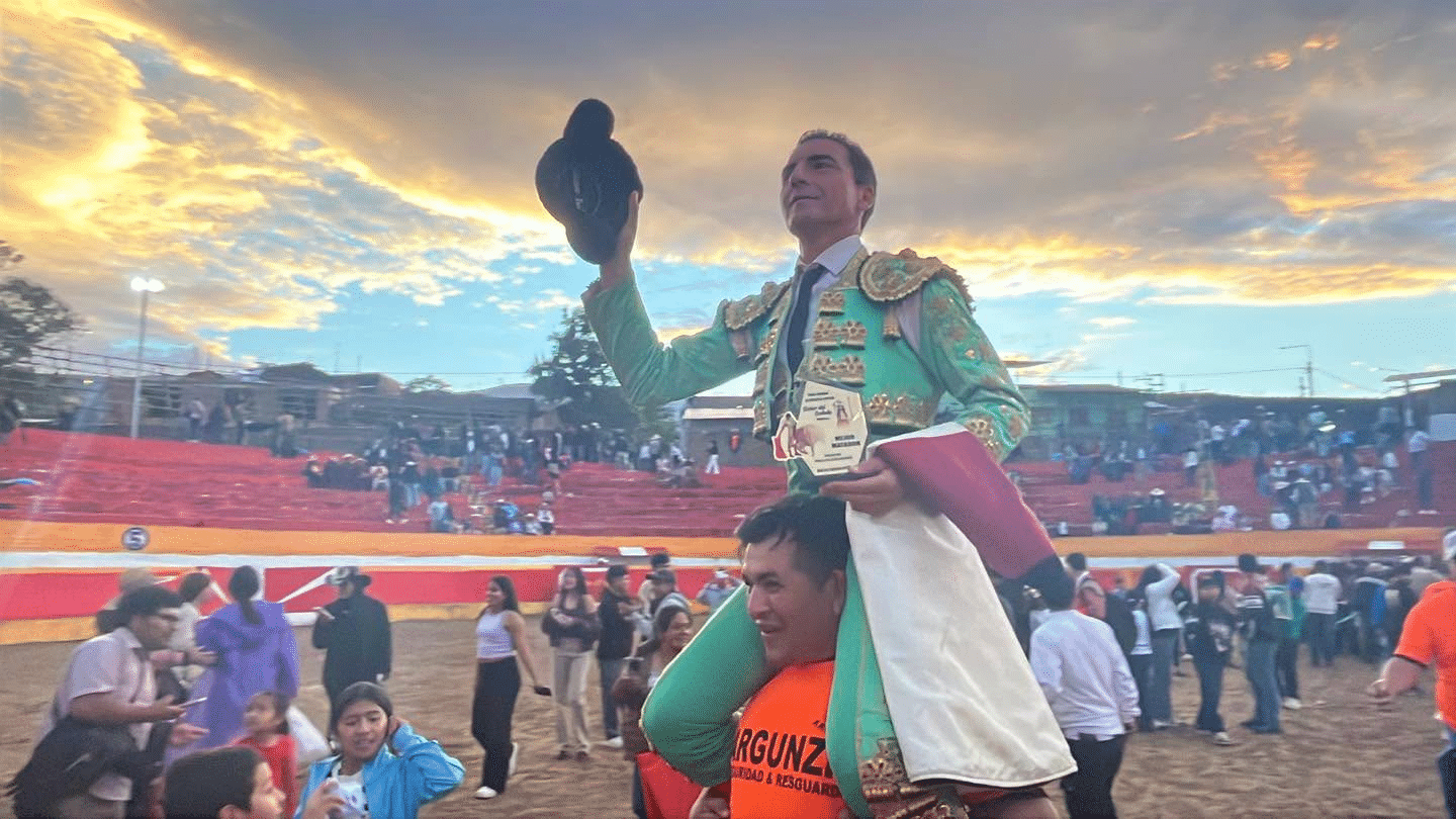 Santa Cruz una feria de menos a más: Chacón a hombros y dos toros de vuelta al ruedo