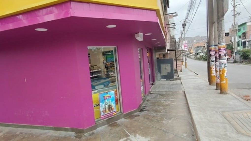 VES: sujeto roba botellas de licor y hiere con cuchillo a trabajadora
