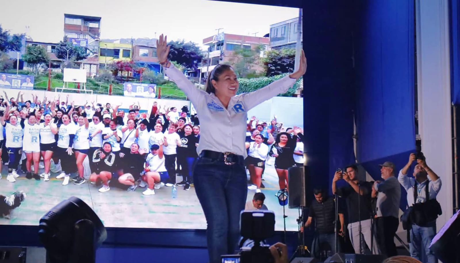 Katia Santamaria cierra su campaña en Mi Perú