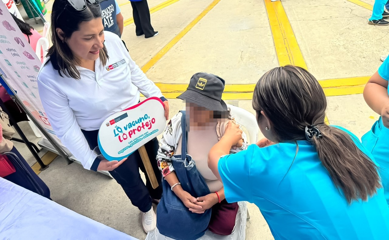 Huaycán congrega a instituciones y familias en pasacalle por la Tercera Jornada Nacional de Vacunación