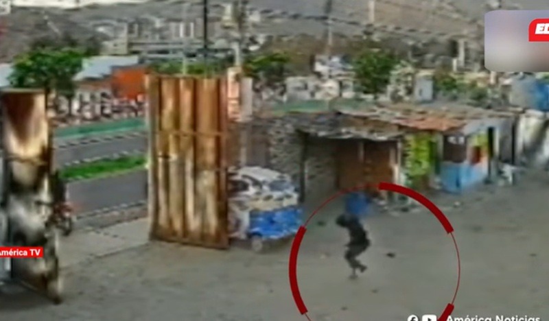 Vigilante enfrenta a tiros a dos sujetos que irrumpieron en una cochera del Rímac