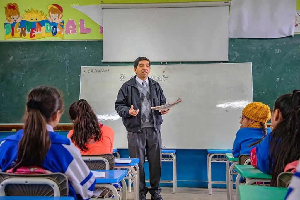 Colegio de Profesores respalda nuevas sanciones escolares y pide involucrar a los padres en la disciplina