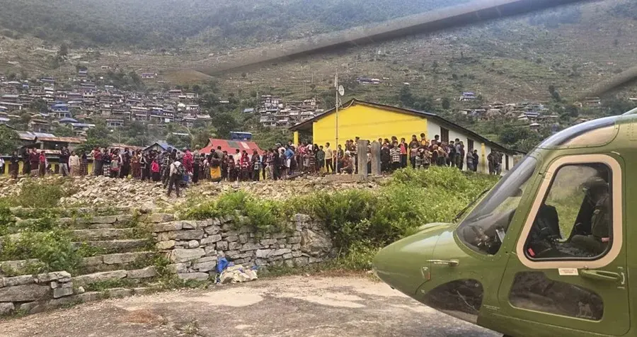 Nepal despliega operativo aéreo para rescatar a más de 320 personas atrapadas por una inundación
