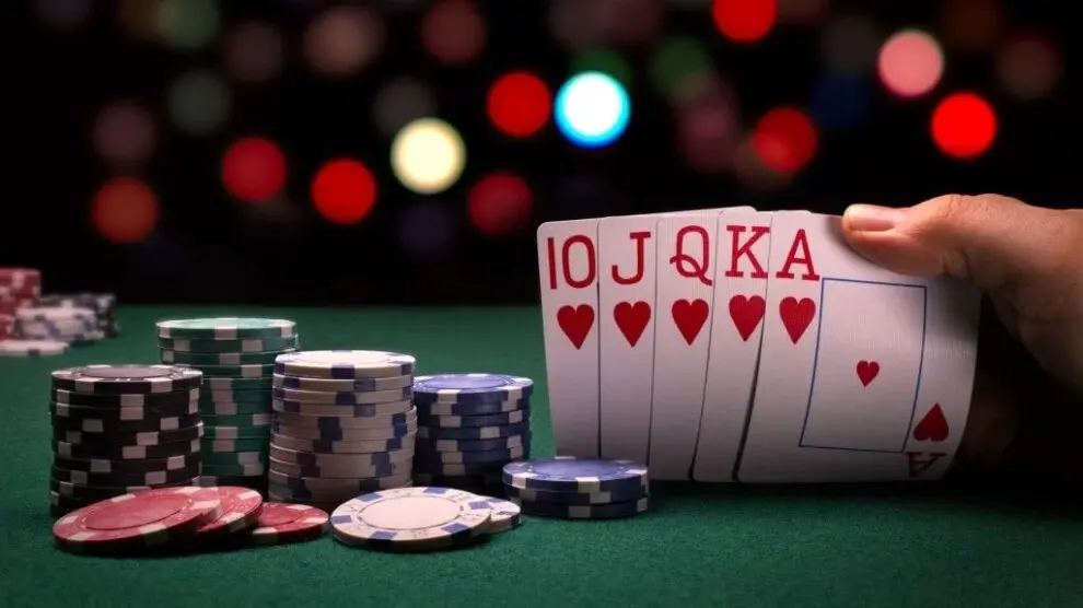 Tres peruanos que sobreviven del póker y lo que sus billeteras revelan