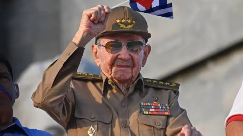 Estados Unidos emite orden de arresto contra Raúl Castro
